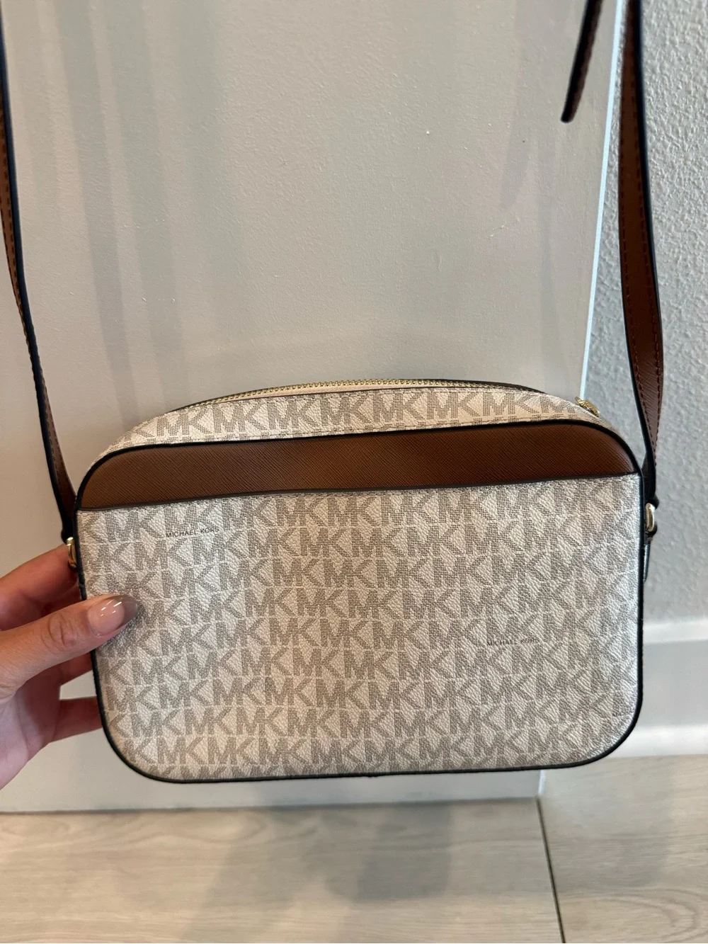 Michael Kors mk signature